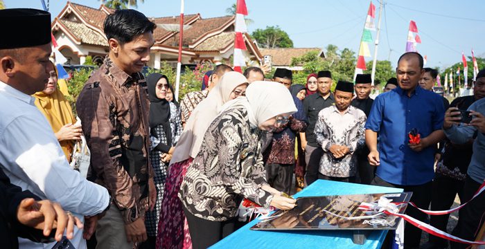 Tugu Kujang Kembar Kokoh di Way Kanan, Bupati Ayu: Simbol Persatuan & Keberagaman